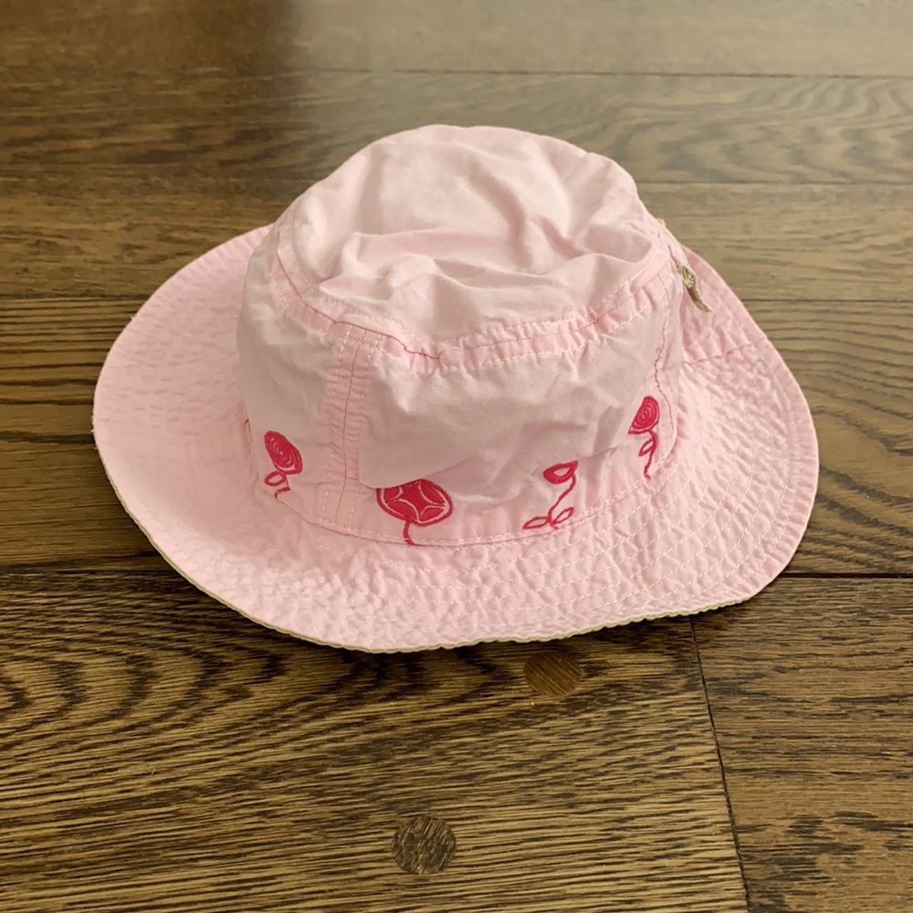 Reversible bucket hat